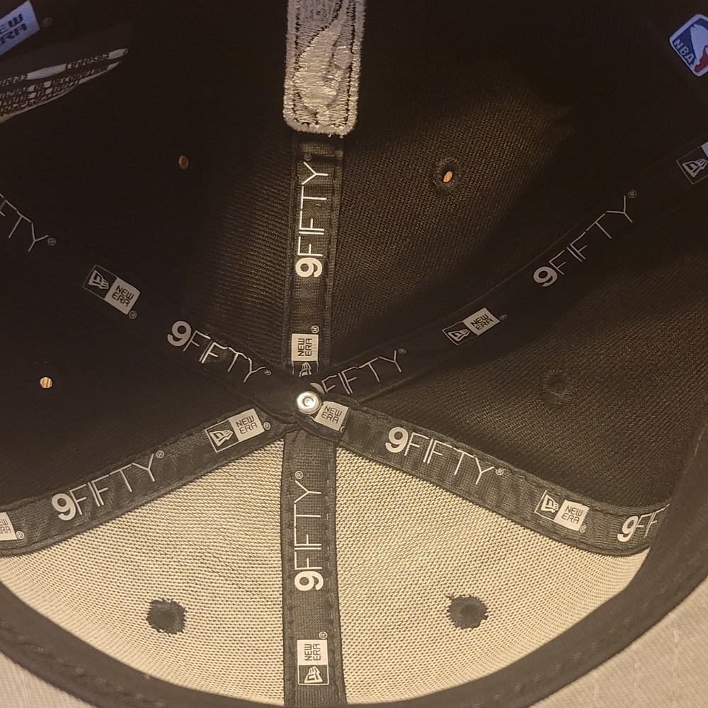 New York Knicks New Era Black 9FIFTY Snapback Hat - Picture 5 of 7